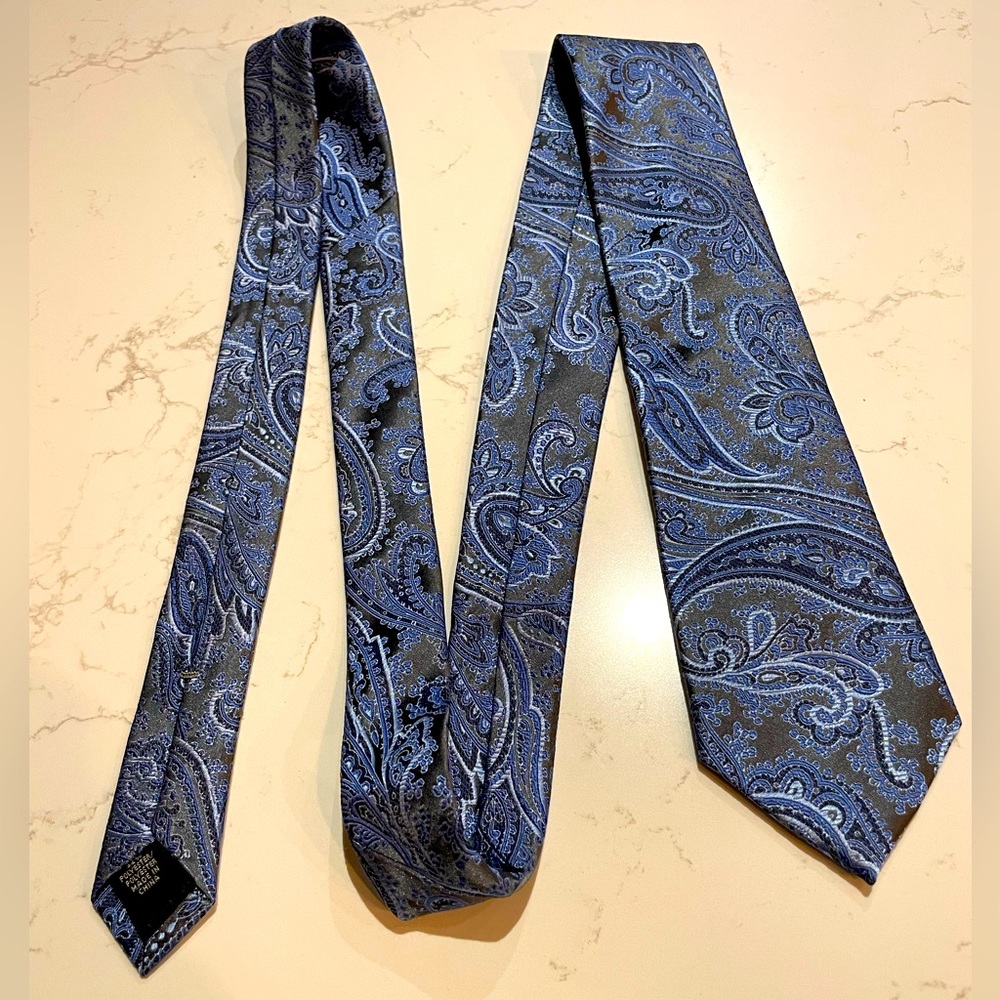 Classic Geoffrey Beene Tie EUC